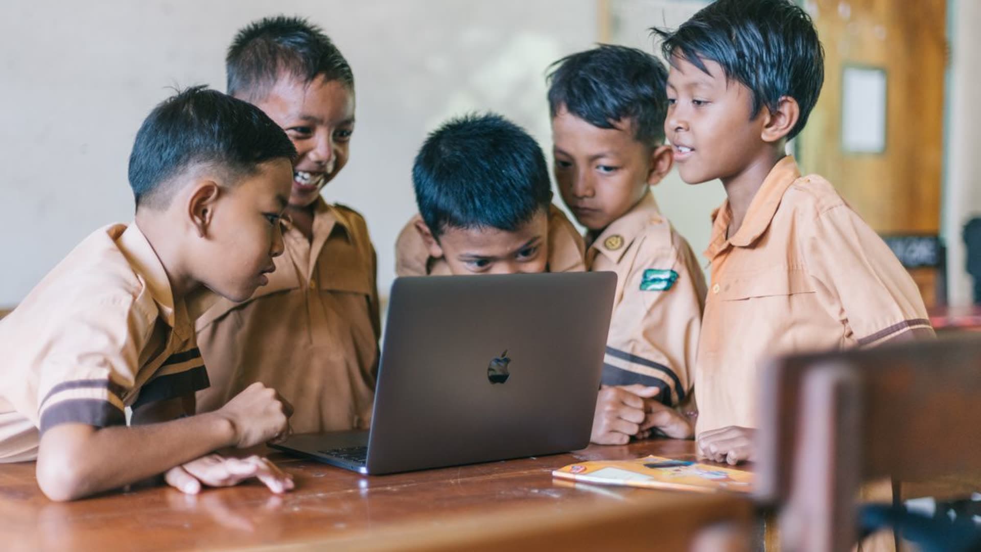 Selamat Datang di SMK Uji MSDITOWE